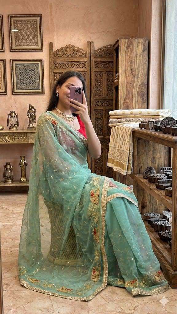 Hathi Jaal Vintage Aari Taari Georgette Saree